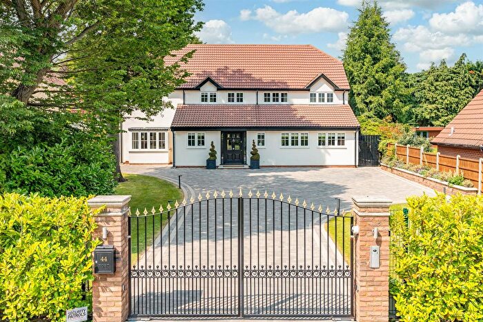 6 Bedroom Detached House For Sale In Longaford Way, Hutton Mount, Brentwood, CM13