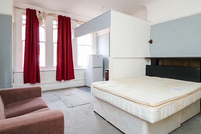 Studio To Rent In Streathbourne Road, London, SW17