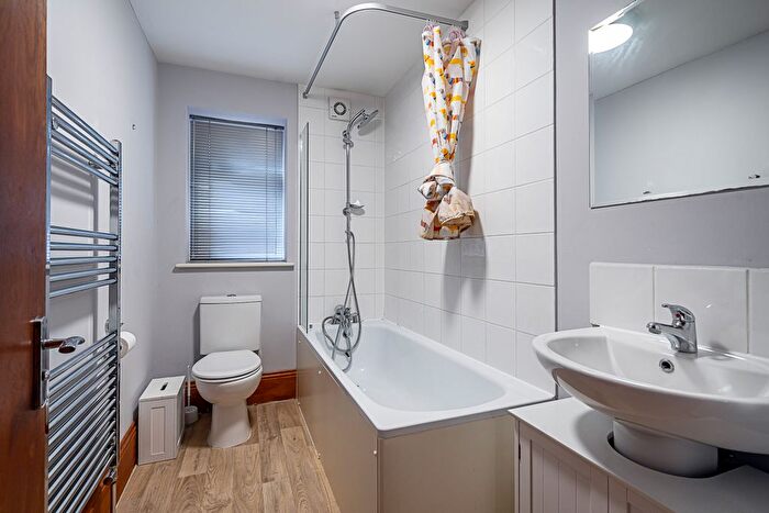 2 Bedroom Flat For Sale In Gordon Road, Ealing, W5