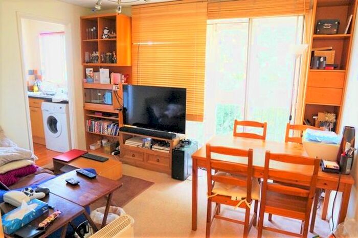 2 Bedroom Flat To Rent In Crowthorne Close, Southfields, London, SW18