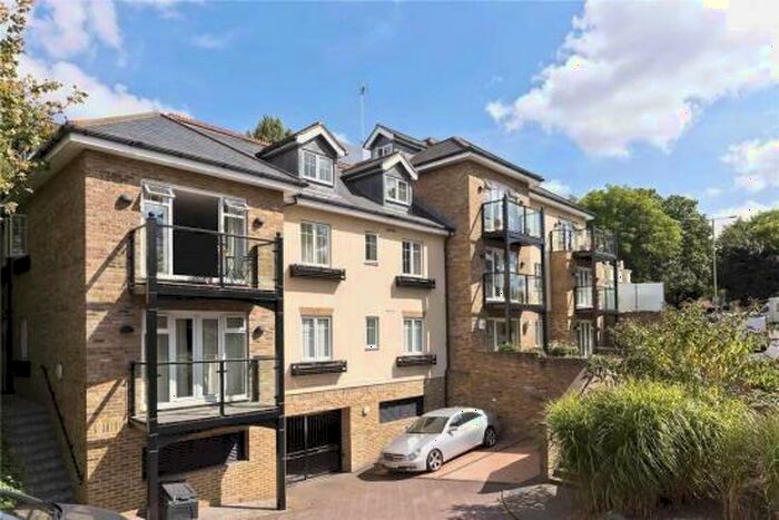 2 Bedroom Apartment To Rent In Weybridge, KT13