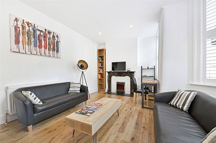 3 Bedroom Flat To Rent In Elsynge Road Mansions, - Elsynge Road, SW18