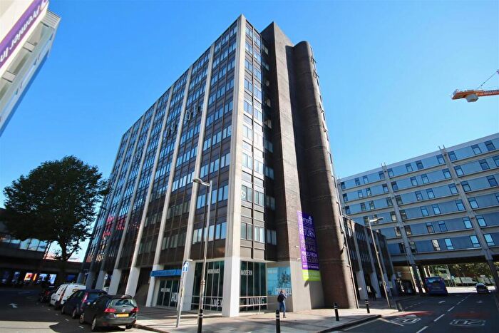 1 Bedroom Flat To Rent In Enterprise House, Isambard Brunel Road, Portsmouth, PO1