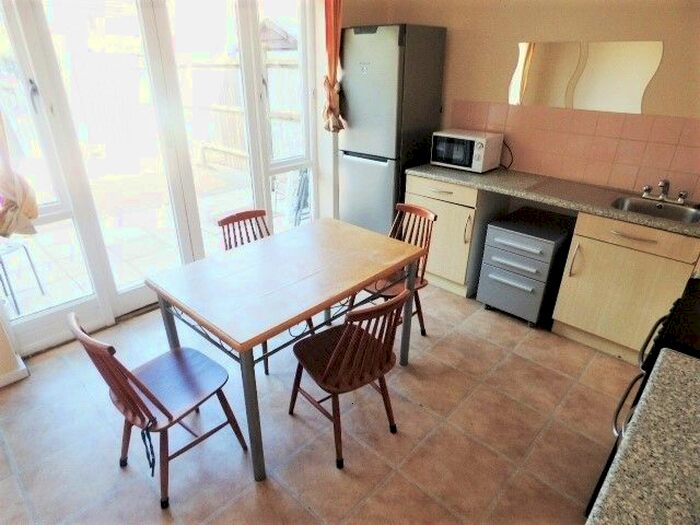 4 Bedroom Flat To Rent In Legion Terrace, London, E3