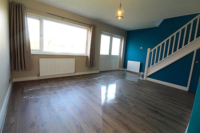 3 Bedroom Town House To Rent In Grosvenor Way, Horwich, BL6