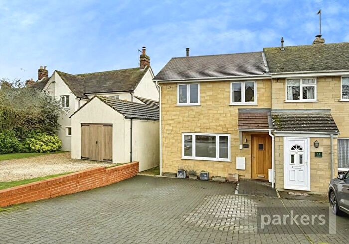 3 Bedroom End Of Terrace House For Sale In Bushey Row, Bampton, Oxfordshire, OX18