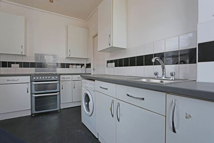 2 Bedroom Flat To Rent In Hutton House, London, E2