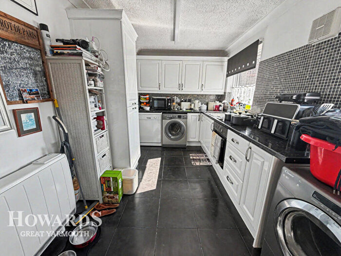 3 Bedroom Semi Detached House For Sale In Clarendon Drive, Martham, NR29