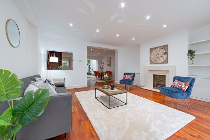 3 Bedroom Maisonette For Sale In Clarendon Gardens, London, W9