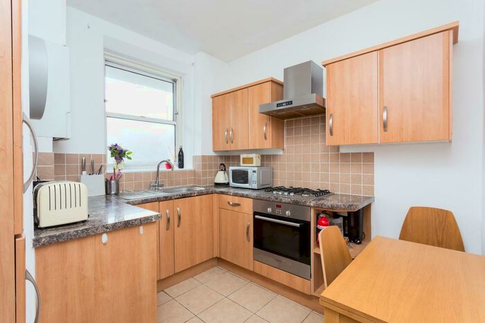 3 Bedroom Flat To Rent In Camden Road, NW1