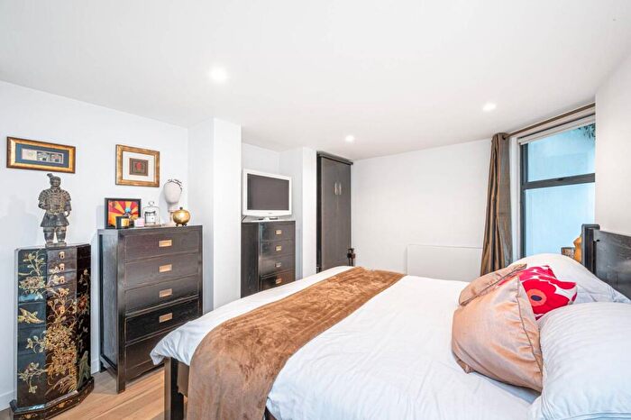 3 Bedroom Flat For Sale In Belsize Avenue, Belsize Park, London, NW3