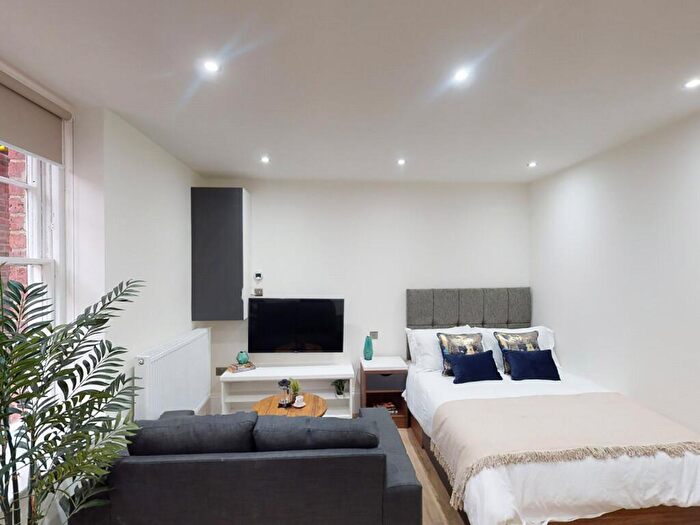 Apartment To Rent In Flat, Hyde Terrace #, LS2