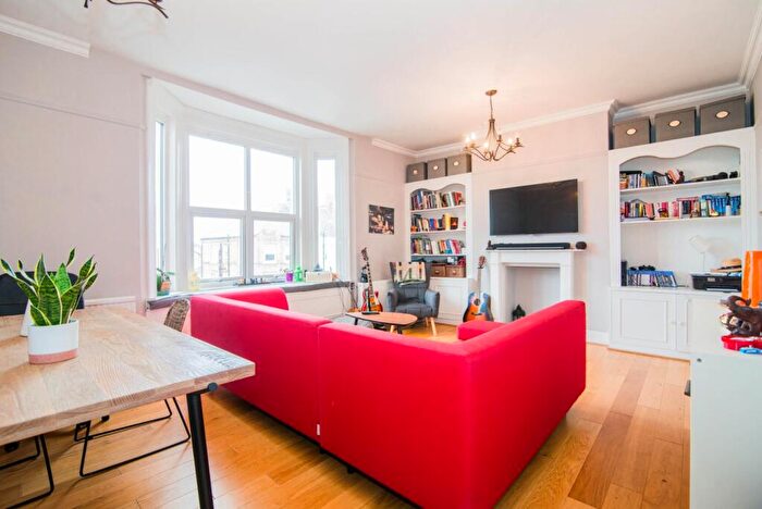 2 Bedroom Flat For Sale In Battersea Rise, Between The Commons, SW11
