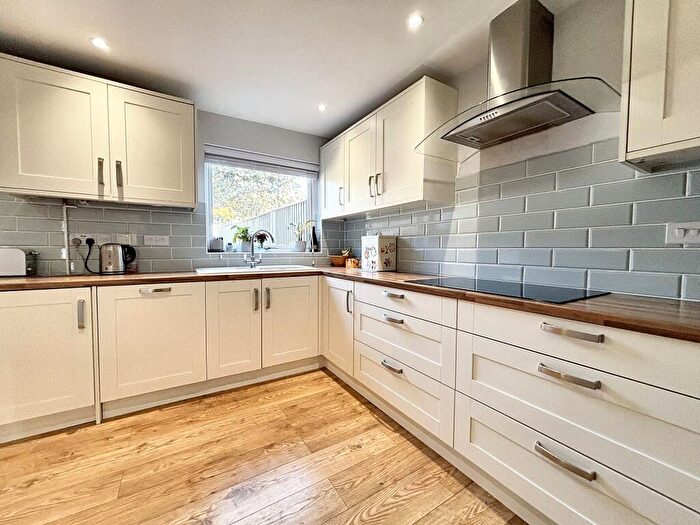 4 Bedroom Detached House For Sale In Bruyn Road, Fordingbridge, SP6