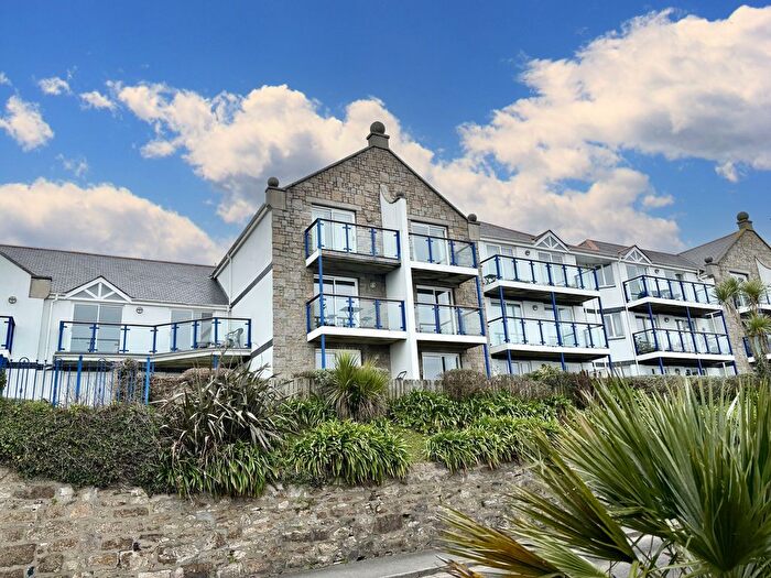 2 Bedroom Flat To Rent In Penrose Court, Penzance, TR18
