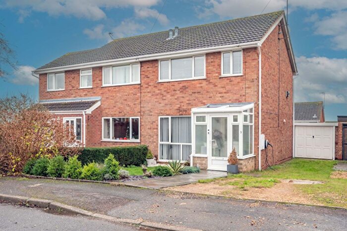 3 Bedroom Semi-Detached House For Sale In Drake Close, Rothwell, Kettering, NN14