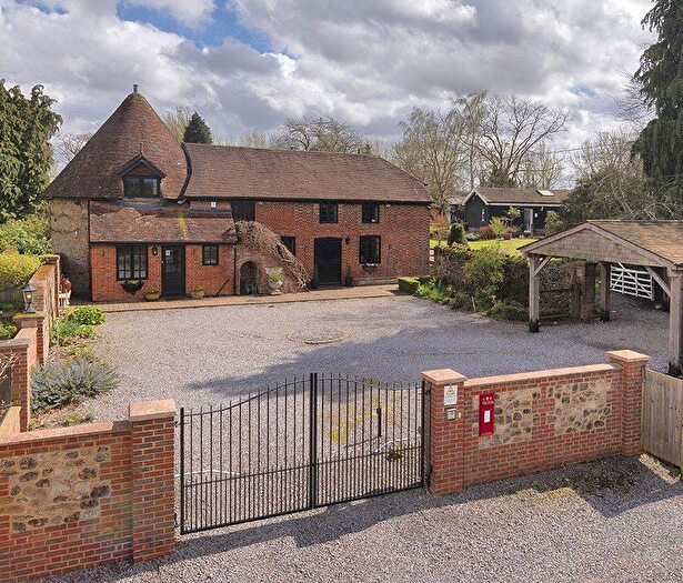 3 Bedroom Detached House For Sale In Wateringbury Road, East Malling, West Malling, Kent, ME19