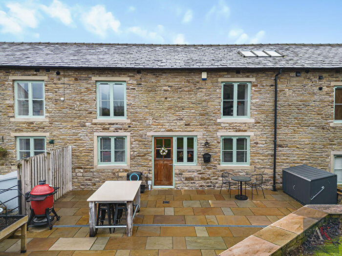 3 Bedroom Barn Conversion For Sale In Birchinley Lane, Milnrow, OL16