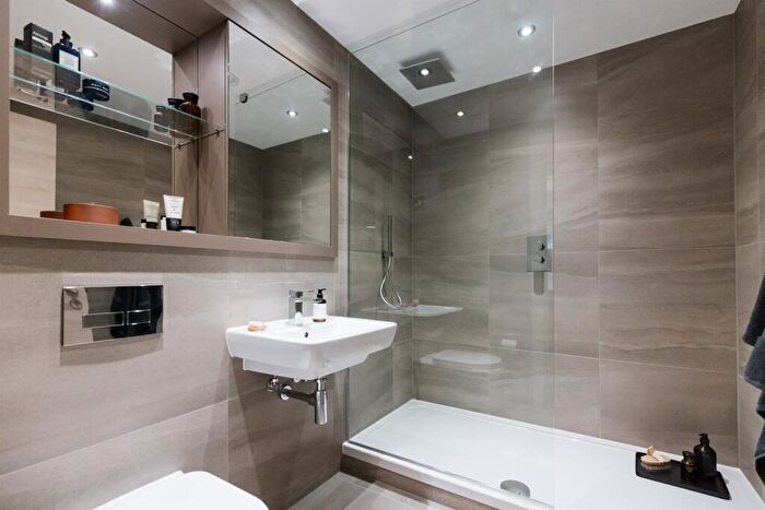 2 Bedroom Apartment To Rent In Holland Street, Glasgow, G2