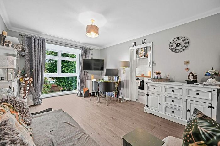 2 Bedroom Flat For Sale In Harriers Close, Ealing, W5