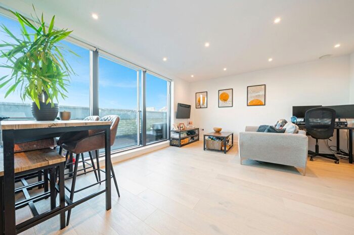 1 Bedroom Flat For Sale In Wotton House, St. Johns Road, Isleworth, TW7