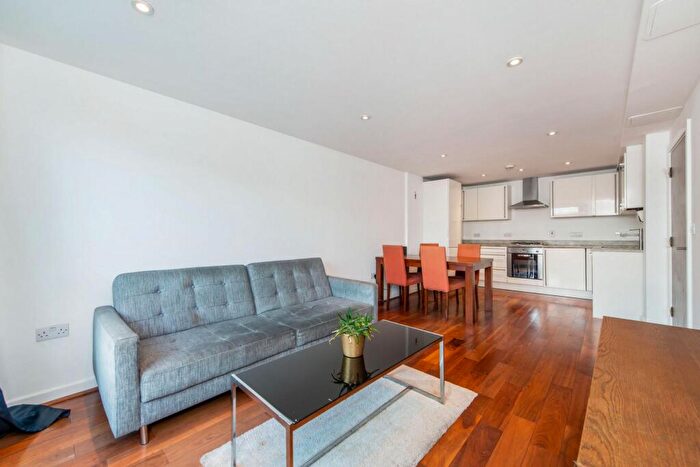 2 Bedroom Apartment To Rent In - Hackney Road, London, E2