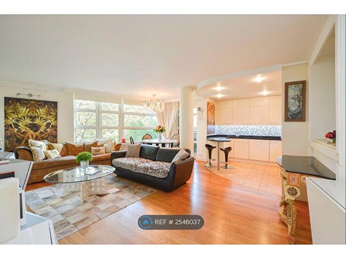 2 Bedroom Flat To Rent In Buckingham Palace Road, London, SW1W