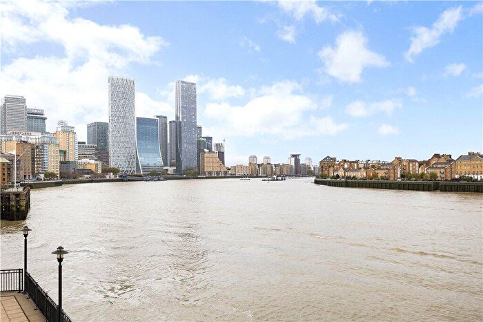 2 Bedroom Flat For Sale In Victoria Wharf, Narrow Street, London, E14