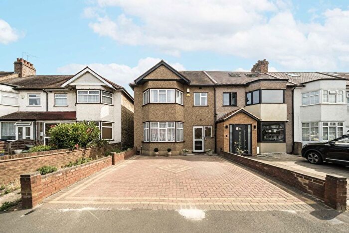 3 Bedroom Property To Rent In Costons Lane, Greenford, UB6