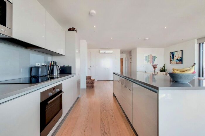 3 Bedroom Flat To Rent In St Gabriel Walk, Elephant And Castle, London, SE1