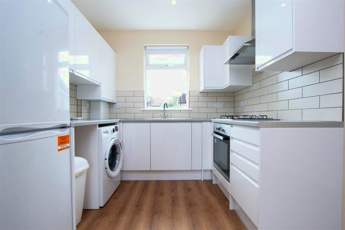 2 Bedroom Flat To Rent In Ravenscroft Road, Beckenham, BR3