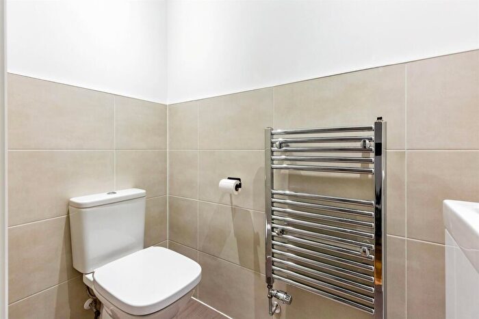 3 Bedroom End Of Terrace House For Sale In Northdale Common, Raunds, Wellingborough, NN9