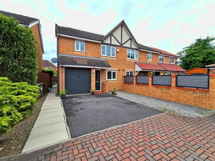 3 Bedroom Semi-Detached House To Rent In Rosemount Drive, Normanton, WF6