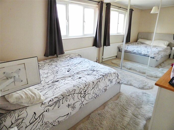 2 Bedroom Semi-Detached House For Sale In Medlar Close, Hedge End, Southampton, SO30