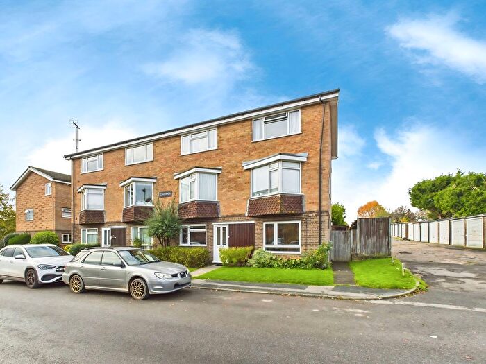 2 Bedroom Maisonette For Sale In Oaklands, Horsham, RH13