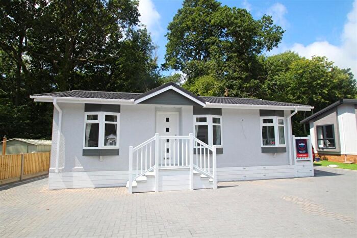 2 Bedroom Park Home For Sale In Havenwood, Arundel, BN18
