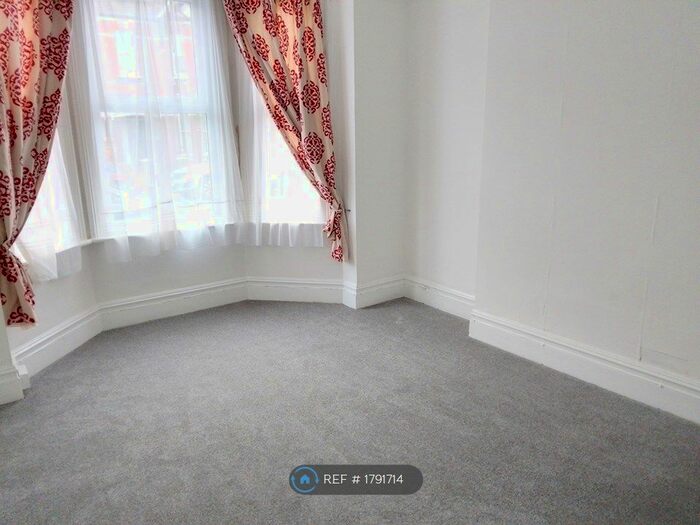 3 Bedroom Maisonette To Rent In Wotton Road, Gladstone Park, NW2