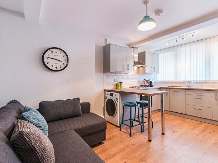 4 Bedroom Maisonette To Rent In Nectarine Way, Lewisham, SE13
