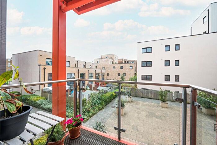 2 Bedroom Flat For Sale In Park View Court, Bow, London, E3