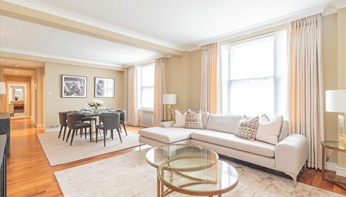3 Bedroom Flat To Rent In Flat, Hill Street, London, W1J