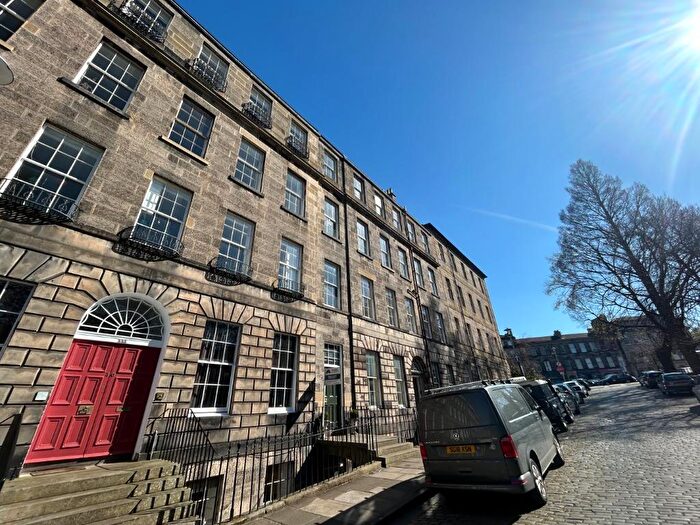 3 Bedroom Flat To Rent In Gayfield Square, Broughton, Edinburgh, EH1