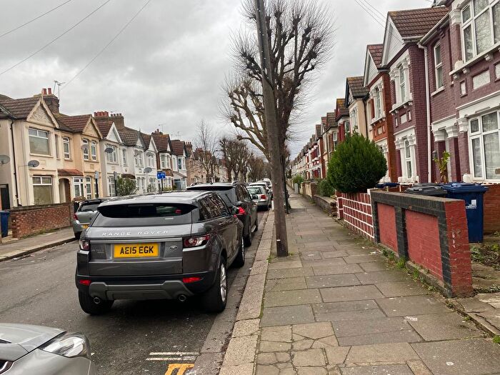 Studio To Rent In Alexandra Avenue, Southall, UB1