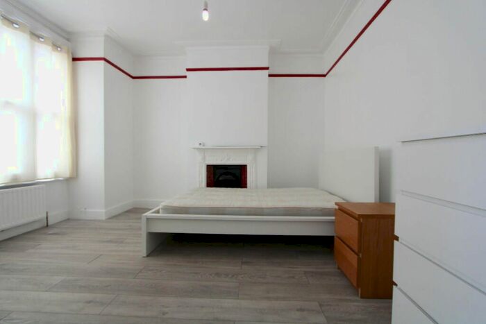 4 Bedroom Detached House To Rent In Undine Street, London, SW17