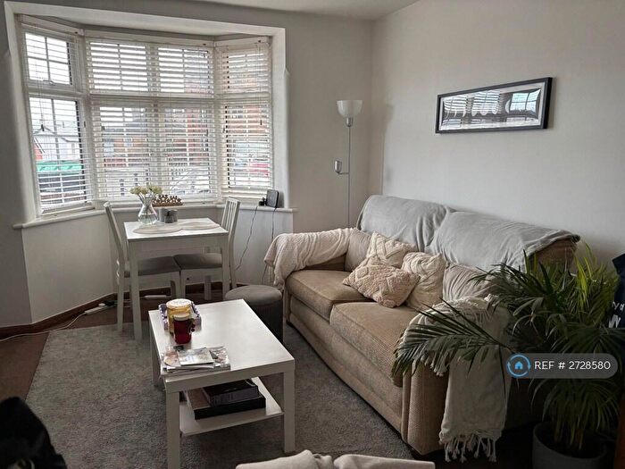 1 Bedroom Flat To Rent In Portsmouth Road, Guildford, GU2