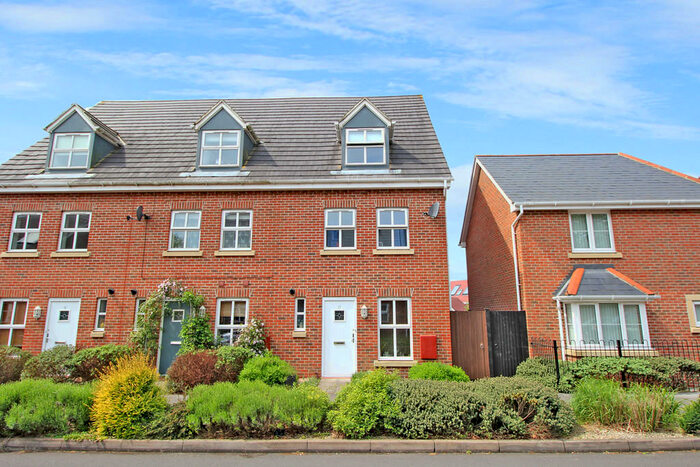 3 Bedroom Town House To Rent In Pheasant Close, Four Marks, GU34