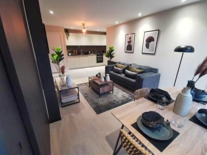 2 Bedroom Apartment To Rent In City Gardens, M15