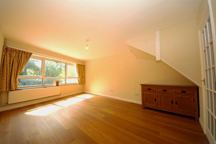 2 Bedroom Apartment To Rent In High Road, East Finchley, N2