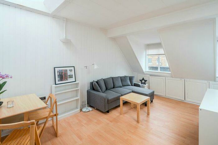 Flat To Rent In St John Street, London, EC1M