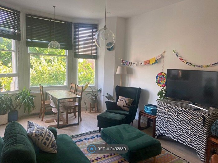 3 Bedroom Flat To Rent In Plympton Road, London, NW6