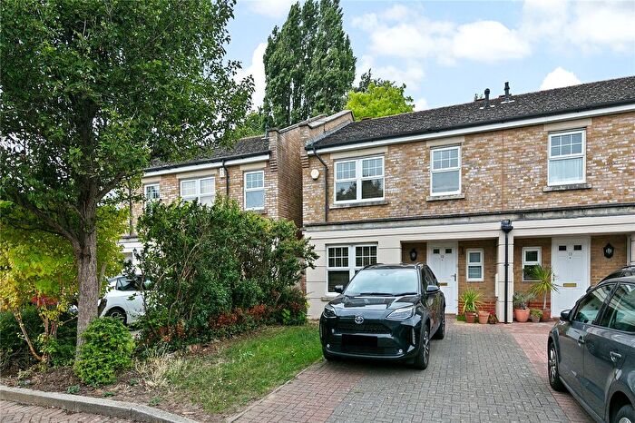4 Bedroom Semi-Detached House For Sale In Sandringham Mews, Hampton, TW12